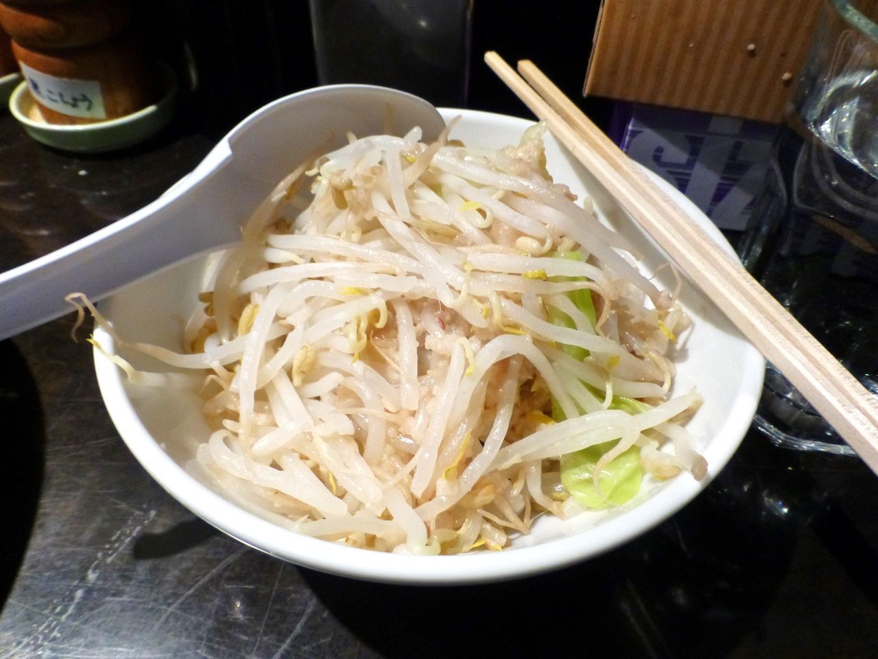 落下防止のため、野菜タワーの一部を取り皿に避難させます!