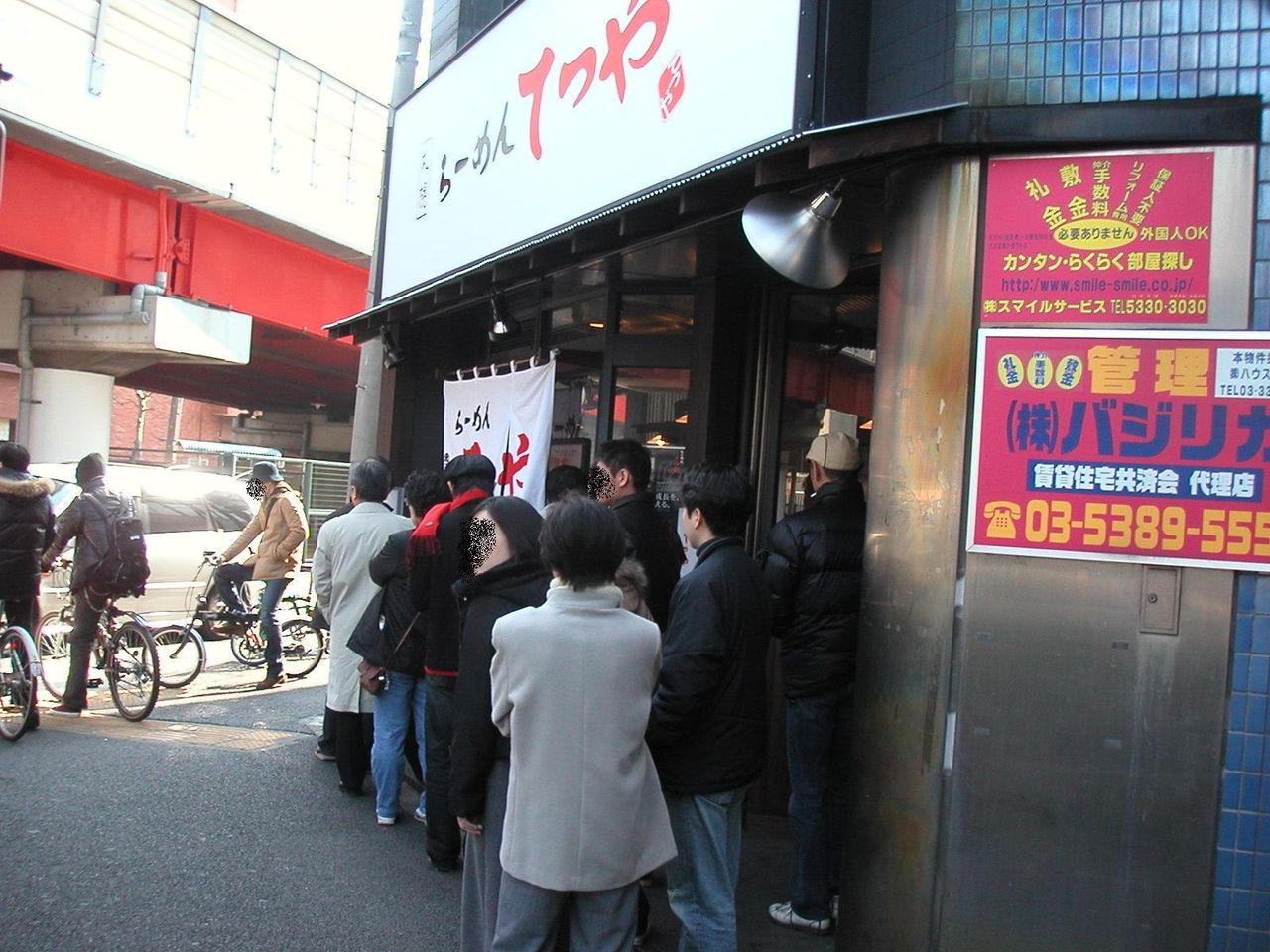 環七外回り高円寺陸橋下にオープンした行列のできるラーメン店