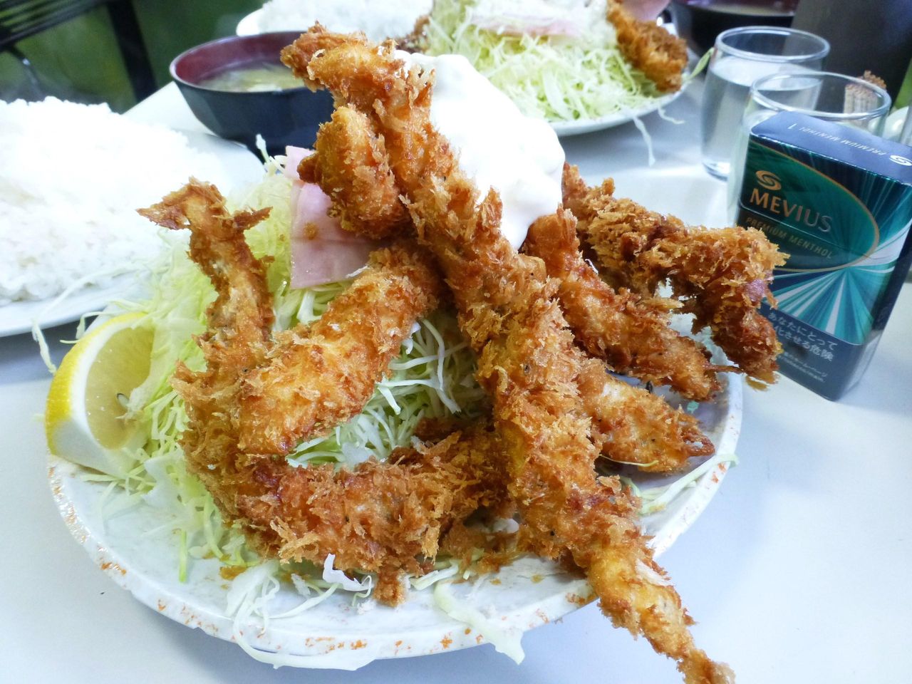 どひゃ〜、なんて過激な盛り付けなんだ!