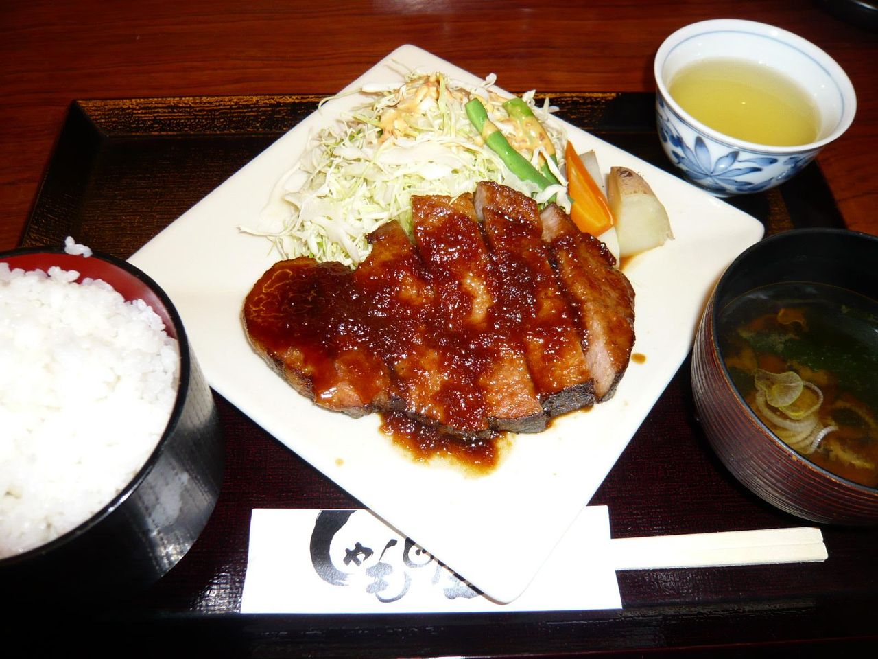 豚テキ定食(200グラム)980円・・・大盛はサービスです!