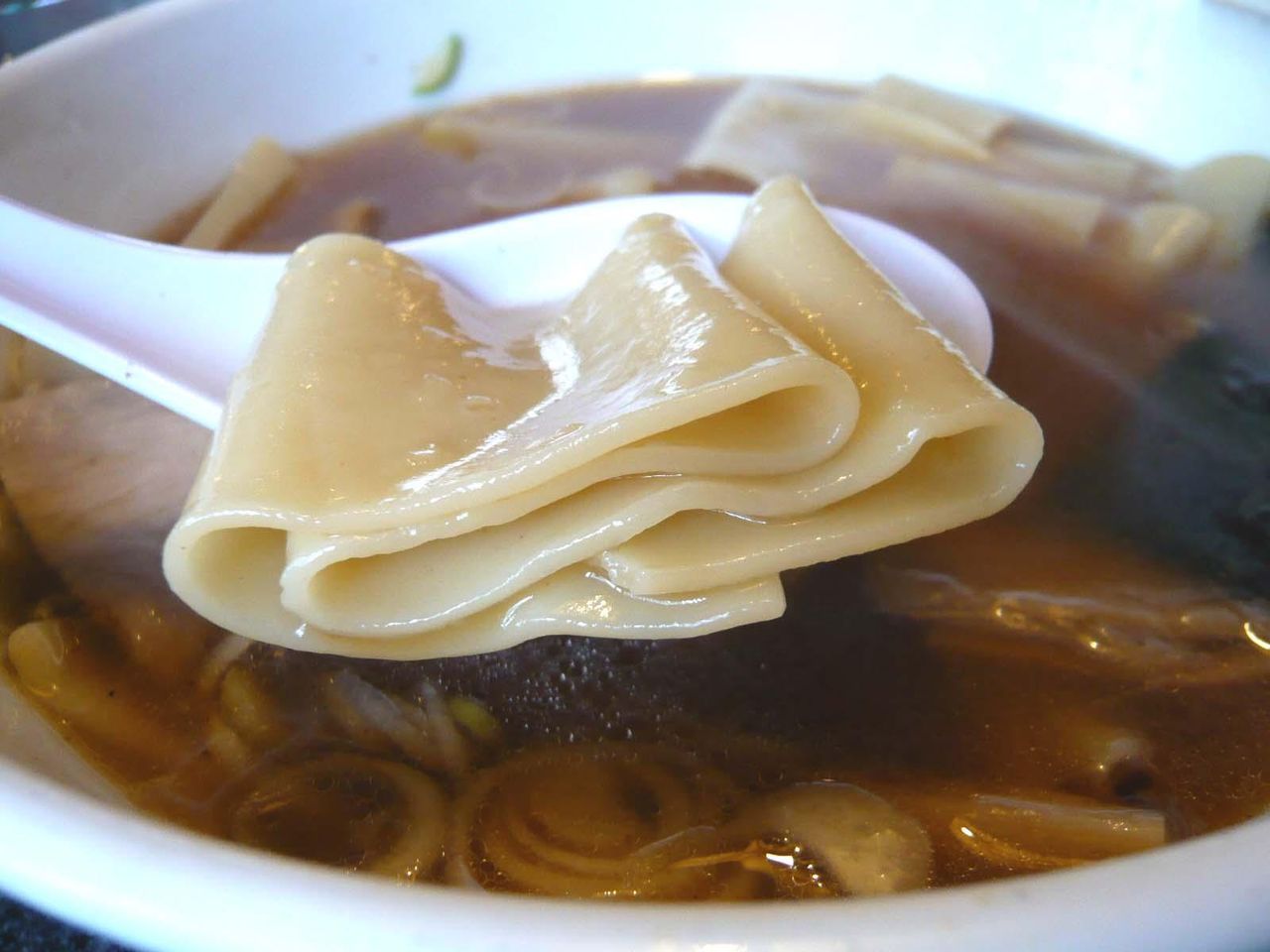 川幅麺は、ツルツルのプルンプルンの心地良い食感!