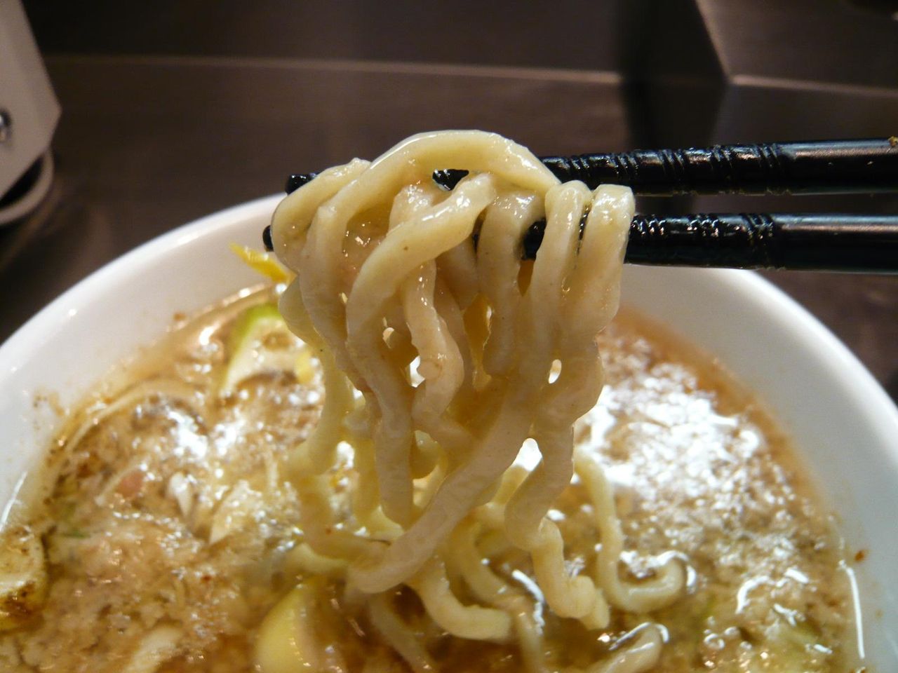 ウェーブのかかった太麺!