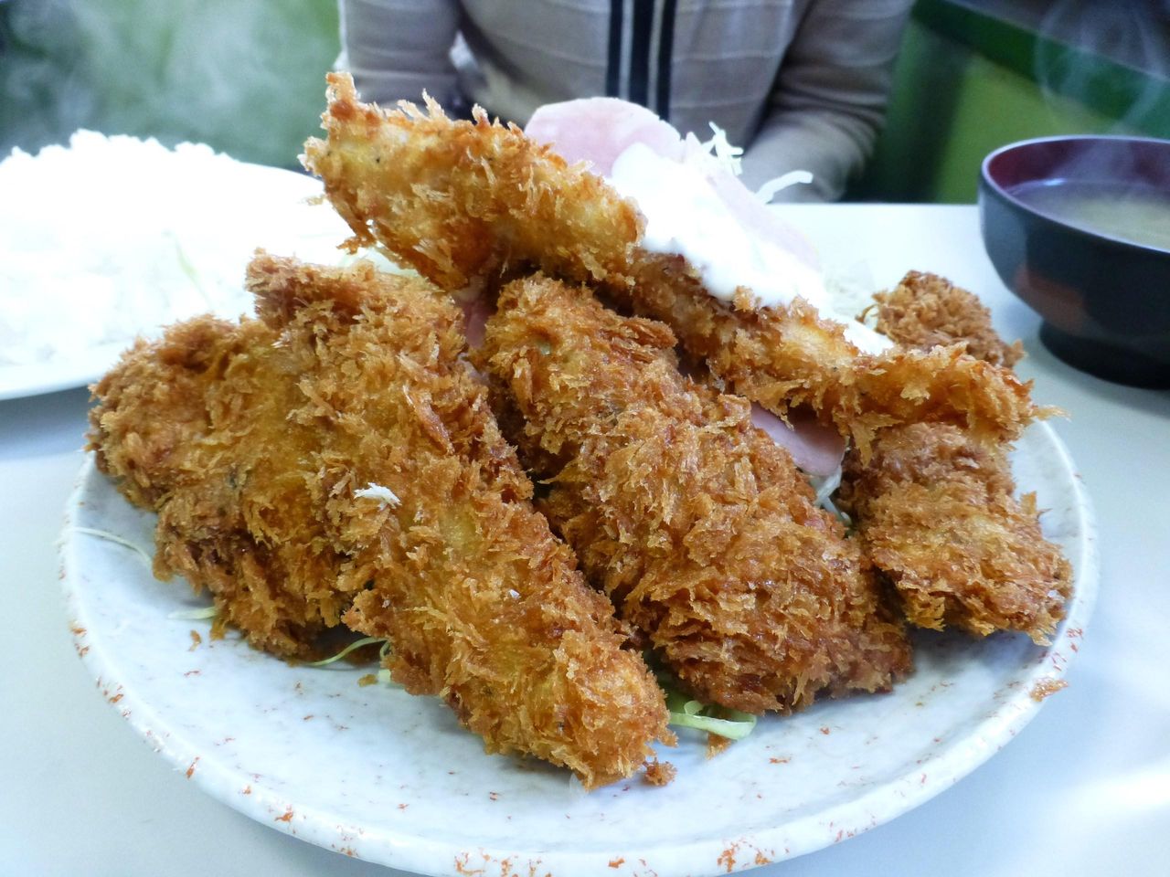 巨大なカキフライがとても美味しい!