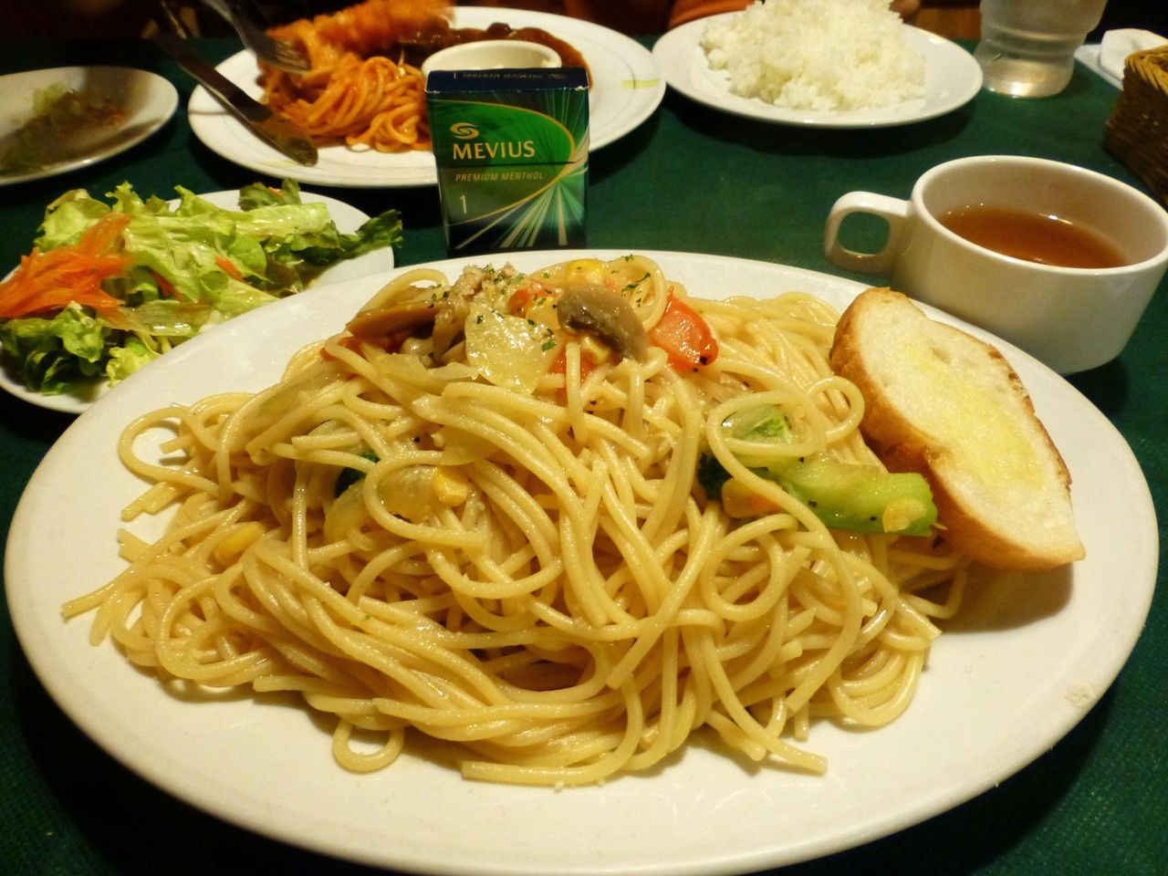 うわ〜デカッ!季節野菜のペペロンチーノ大盛1,000円