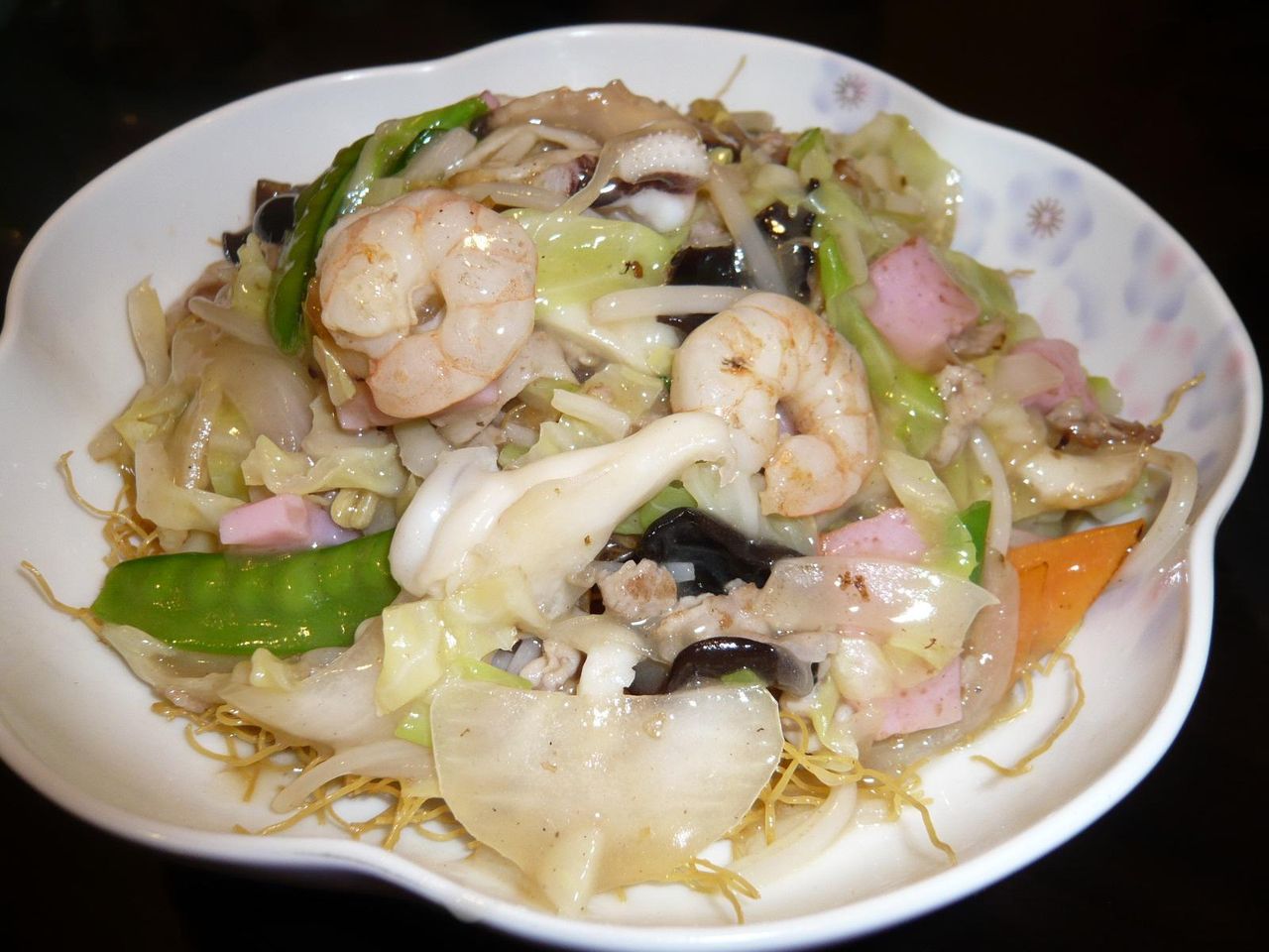 こちらも具だくさんで旨い!・・・皿うどん840円