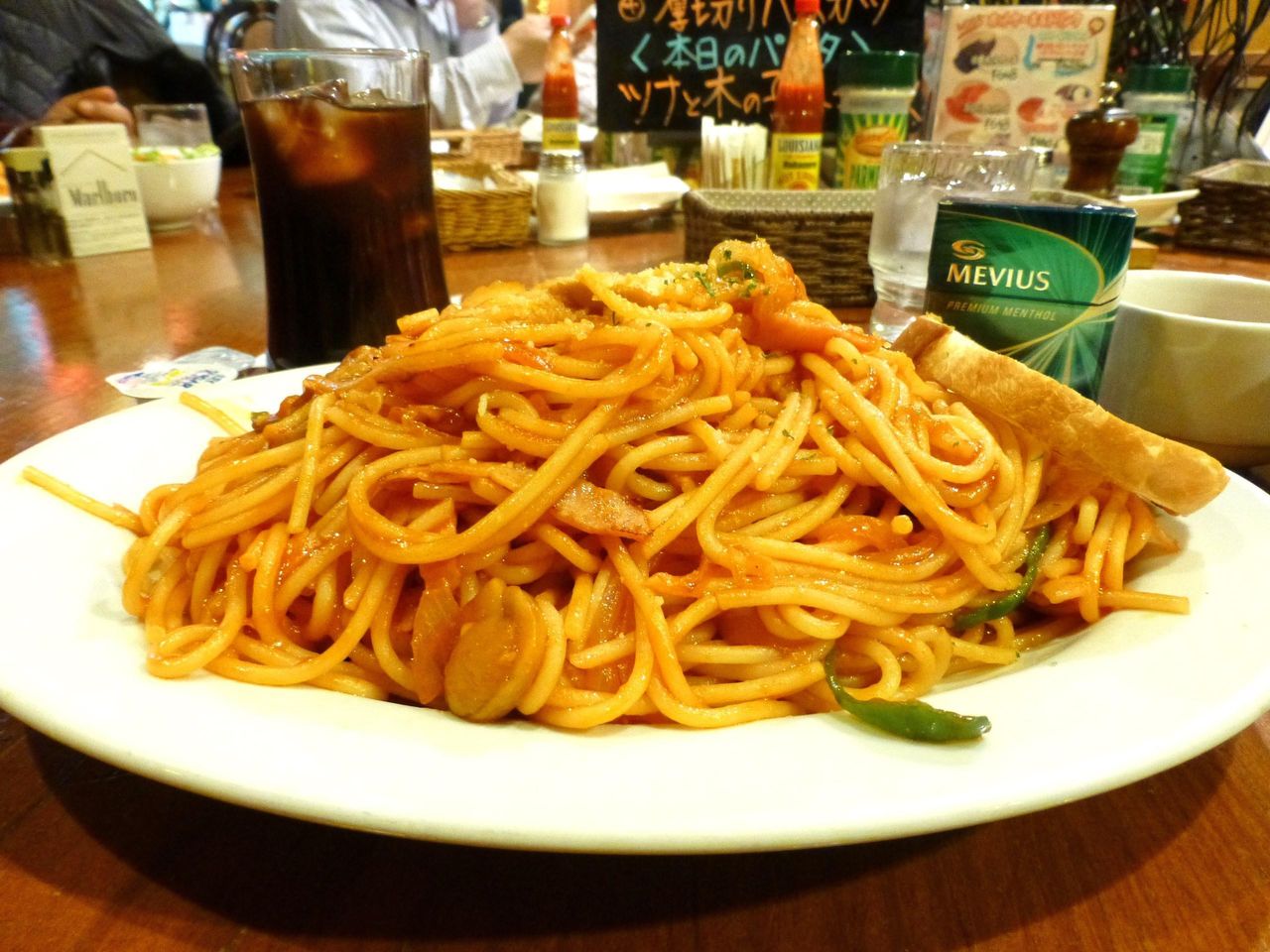 秋葉原の「フレスカ」で、デカ盛りナポリタン!