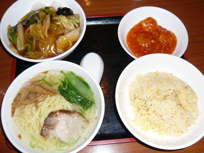 塩ラーメン、中華丼、チャーハン、エビチリ・・・これで800円は安い!