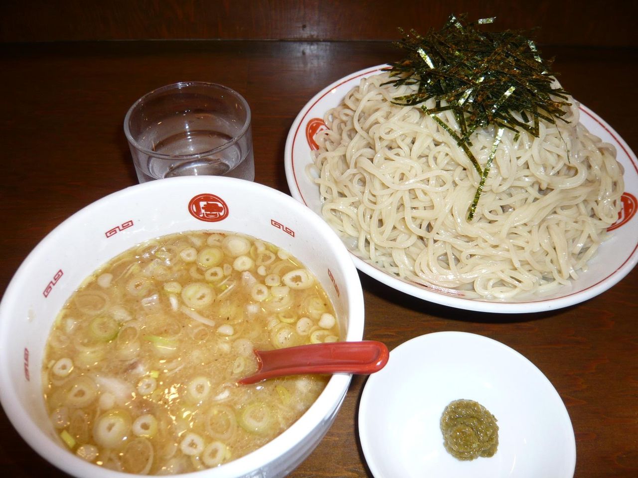割安感のある、つけ麺特盛(4玉)700円