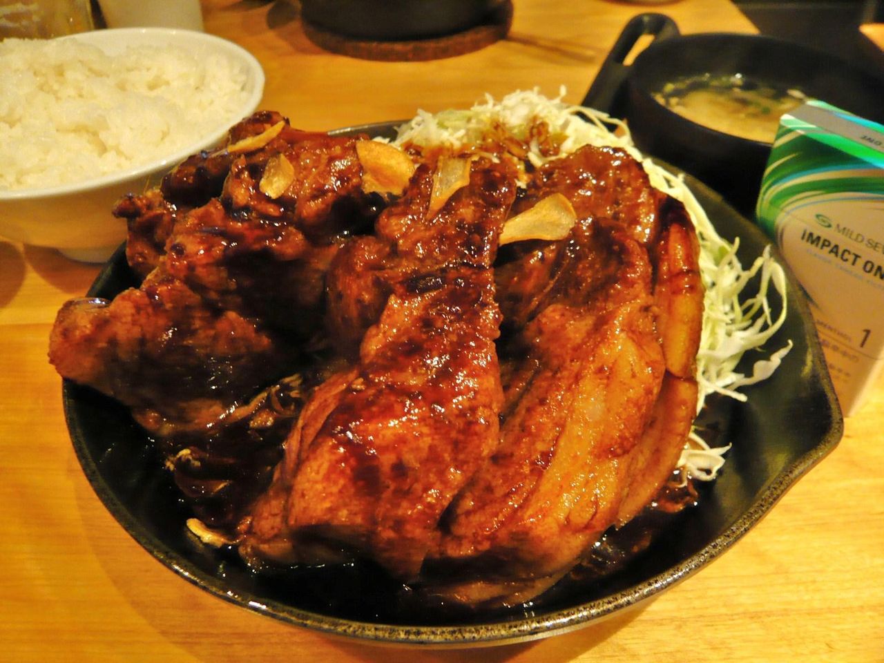 特大トンテキ500gは、メガトン級の肉のかたまり!