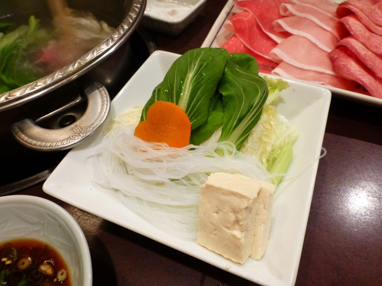 野菜、春雨、豆腐も付いています!