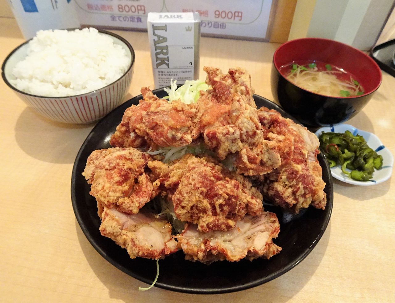 日吉の「とんかつ三田」で、デカ盛り唐揚げ定食！ gakudaiの週末はデカ盛り！