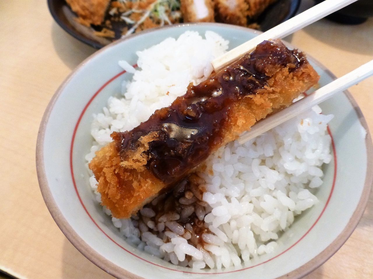 日吉の「とんかつ三田」で、デカ盛りトンカツ定食！ gakudaiの週末はデカ盛り！