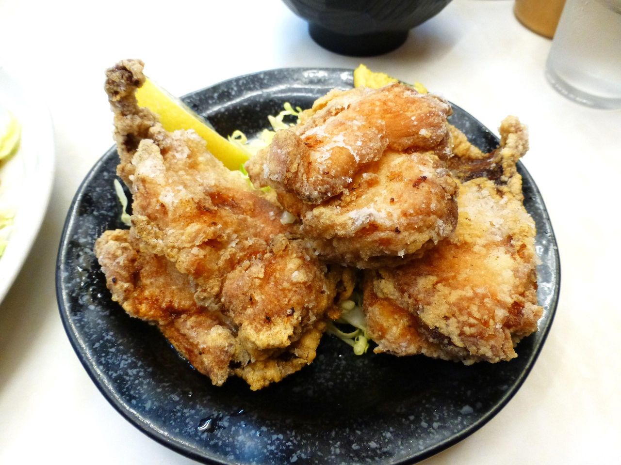 鶏唐揚げだけでも、定食のおかずには十分なボリュームです!