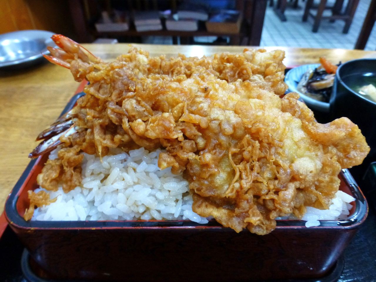 海老天をこれだけ太く揚げるのも、職人芸だと思います!