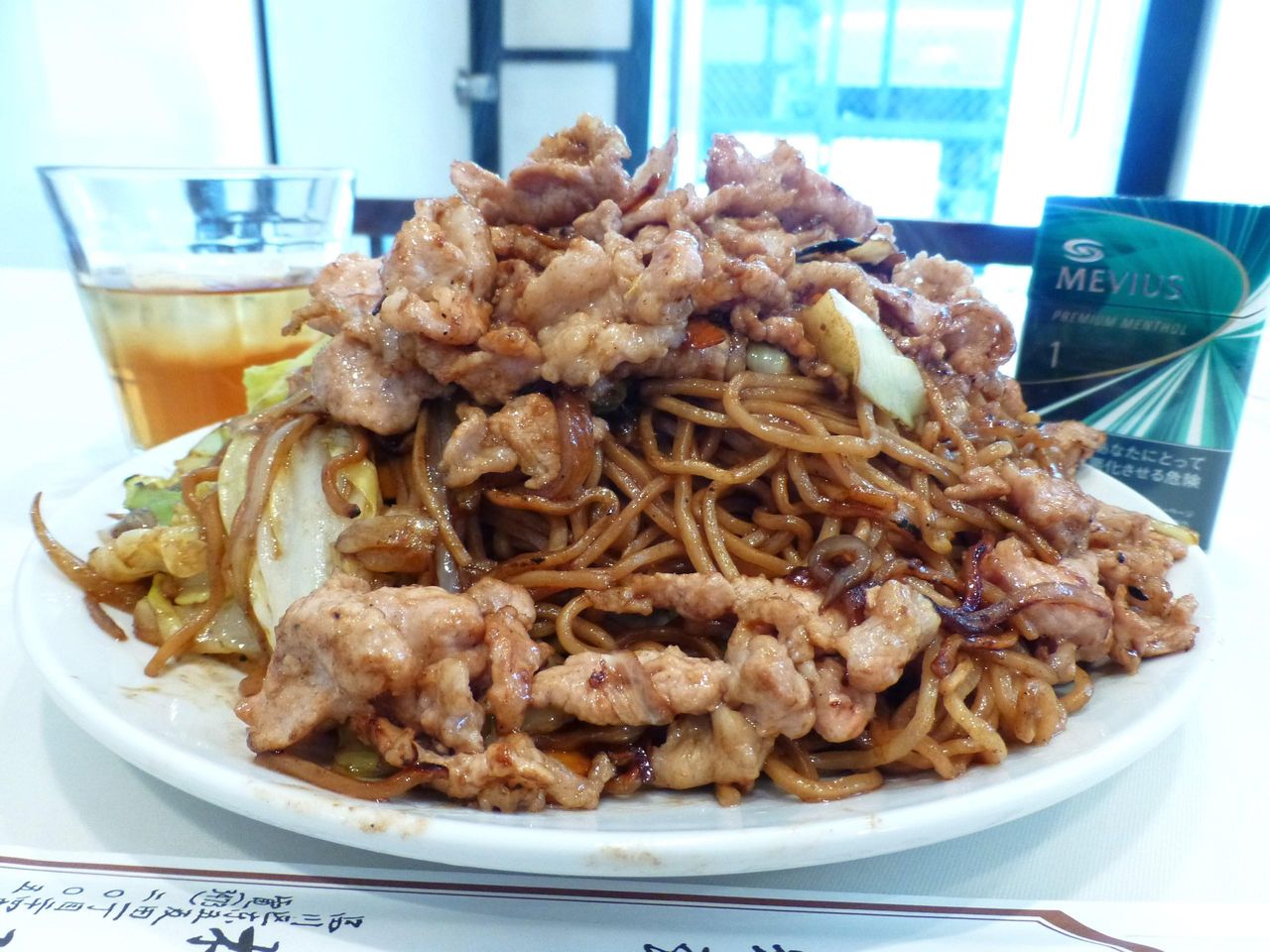 肉ソース焼きそばの富士山盛り!