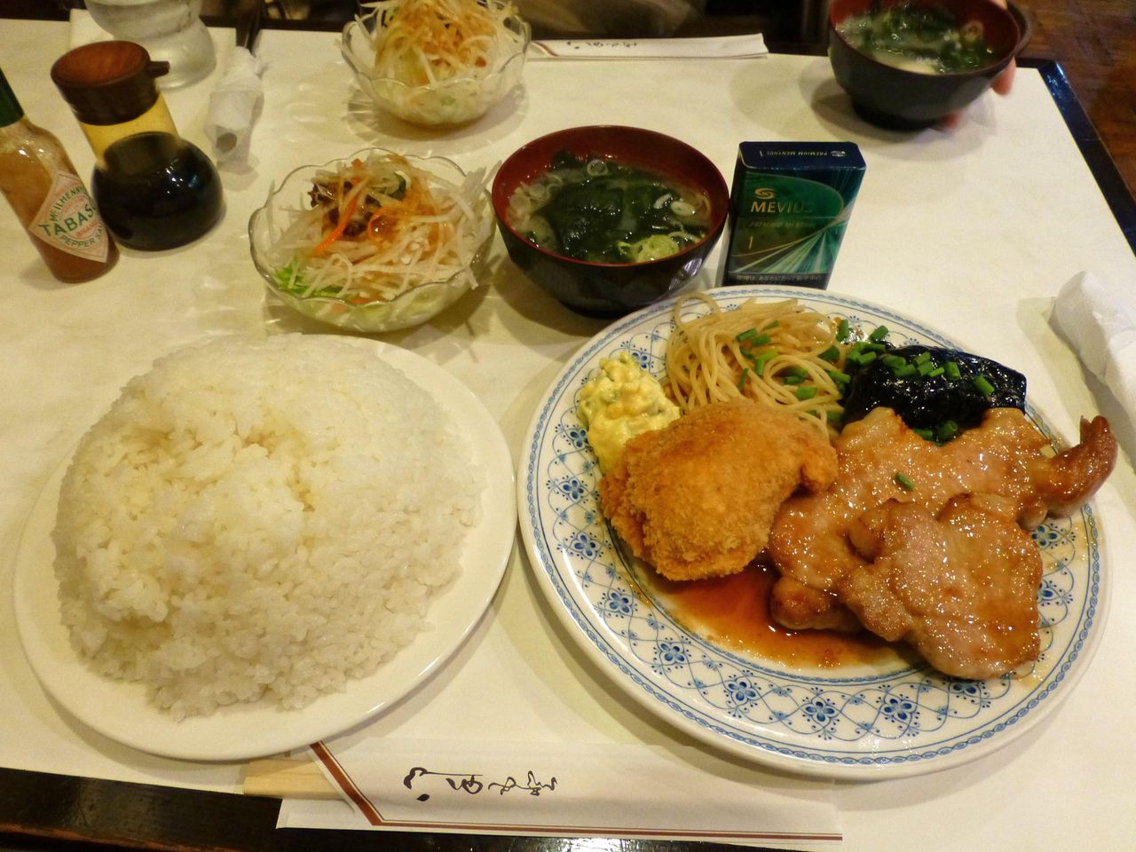 日替りランチ大盛800円は、殺人的なボリューム!