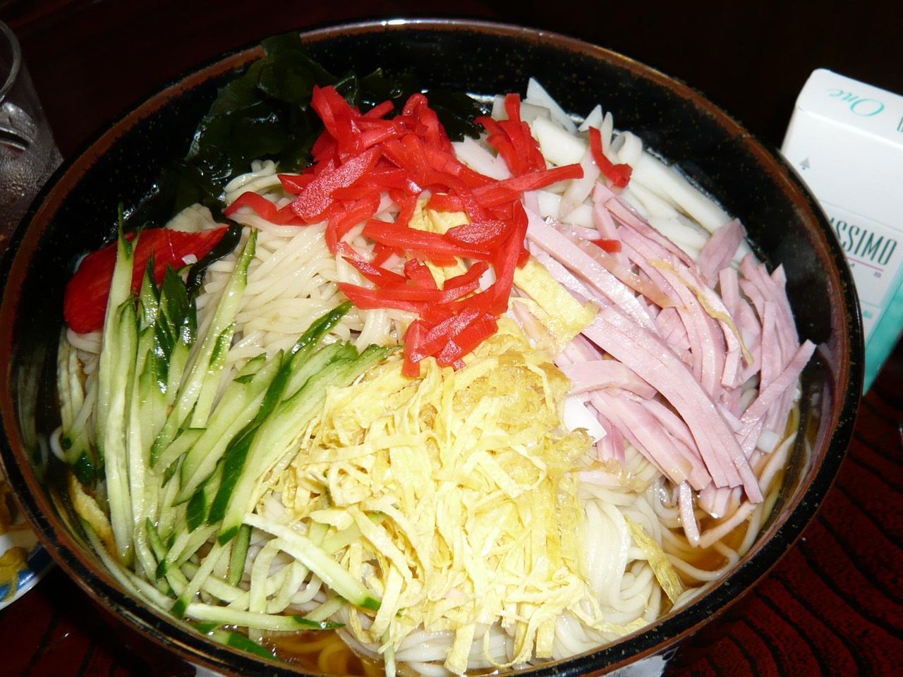 直径20センチの洗面器のような丼で出てきます!