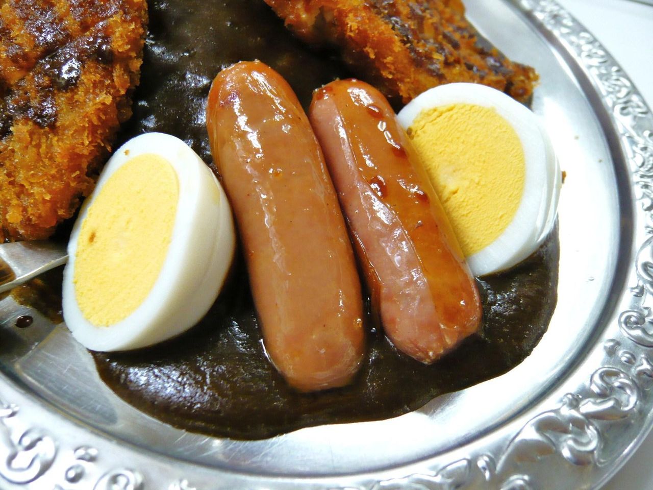 カレールーは、コッテリ濃厚なデミグラスソース風!