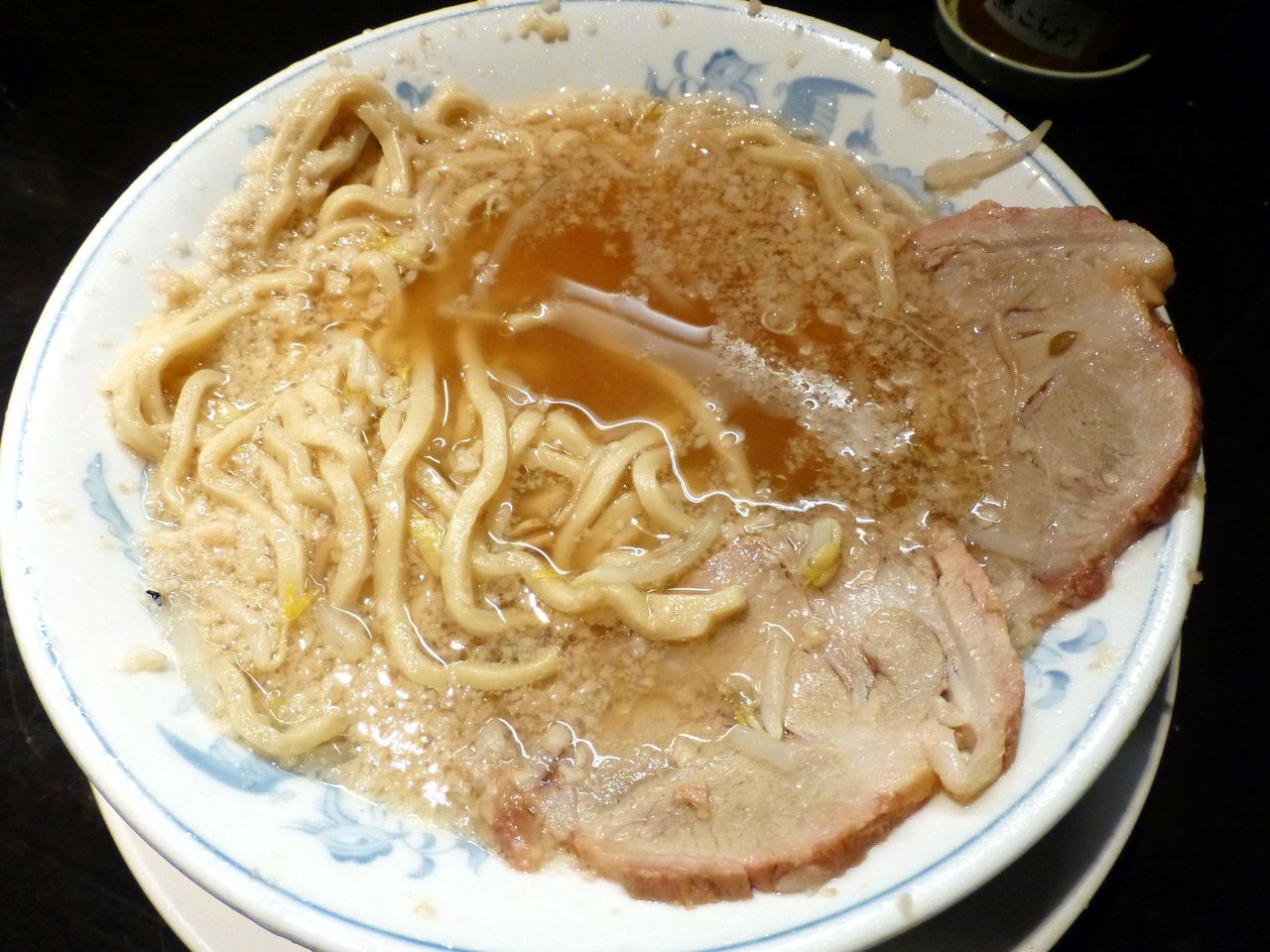 野菜ゾーンをクリアすると、豚2枚と極太麺が姿を現します!