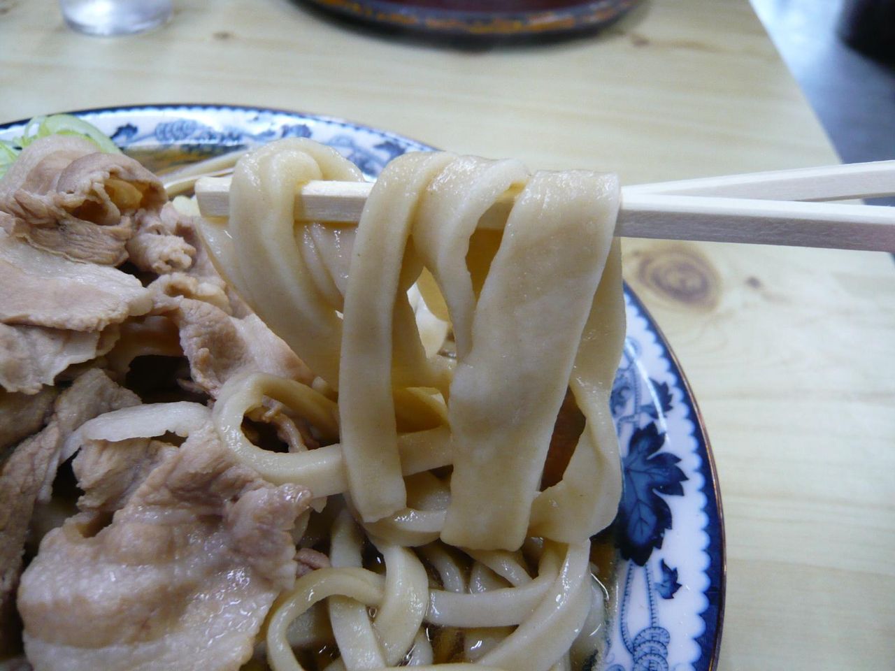 武蔵野うどんのわりに、あまりコシがありません。