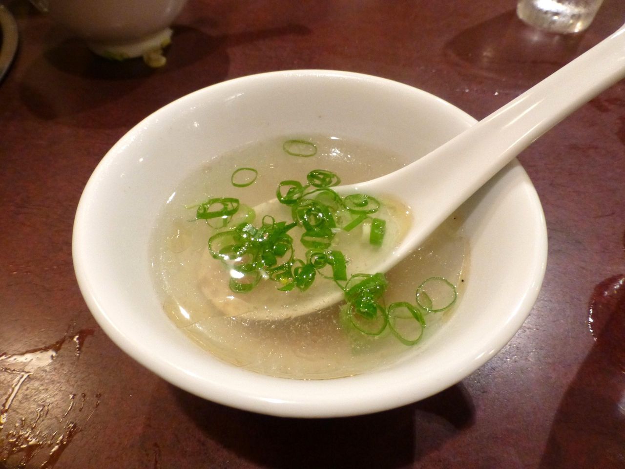 肉と野菜を食べ終えると、スープを作ってくれます!
