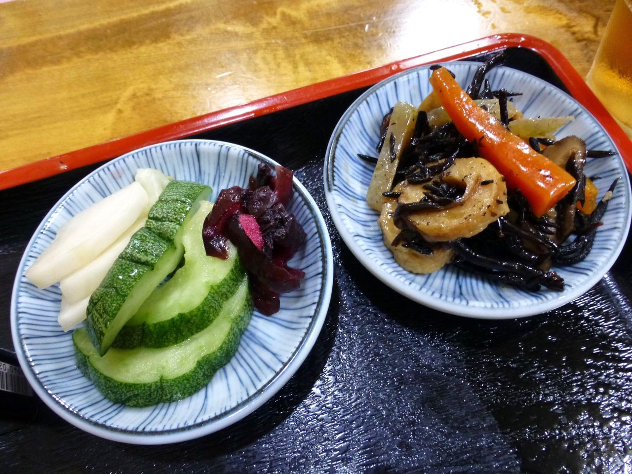 自家製の漬物とひじきも付いています!