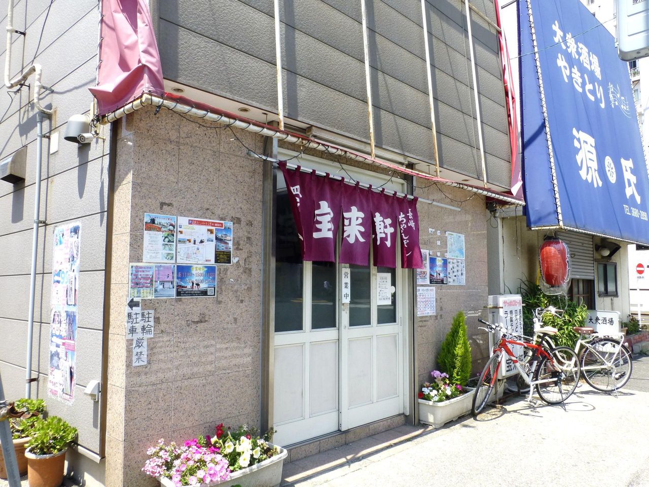 日曜日の開店時は行列ができる人気店です!