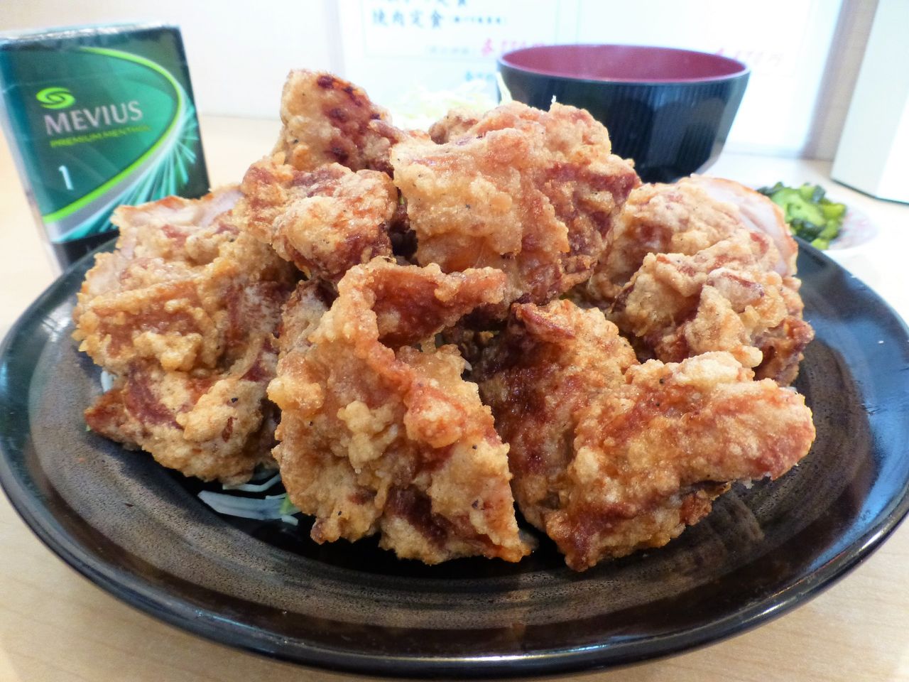日吉の「とんかつ三田」で、デカ盛り鳥唐揚げ定食！ gakudaiの週末はデカ盛り！