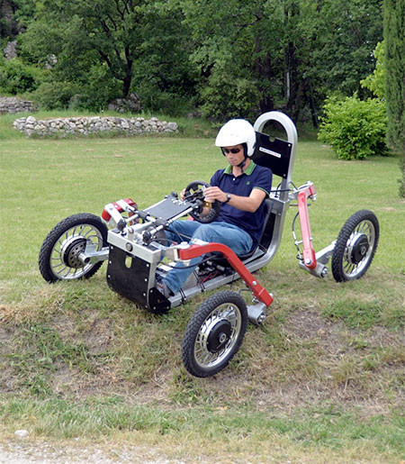 走破性抜群!完全に四輪が独立したカートのような四輪車が凄い!!の画像(3枚目)