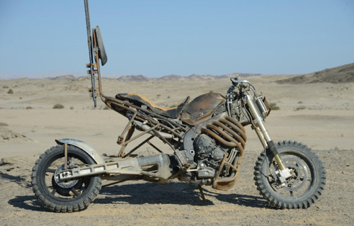 【画像】映画マッドマックスに出ていたバイクが凄い事になっている!の画像(1枚目)