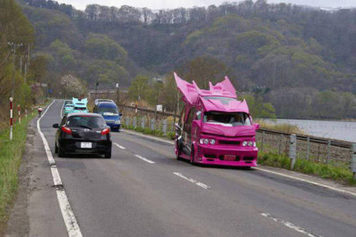 もはや職人技!?自動車やバイクで凄いものを運んでる画像の数々!!の画像(24枚目)
