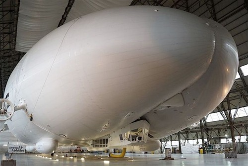 世界最大の飛行船「Airlander10」の画像(1枚目)