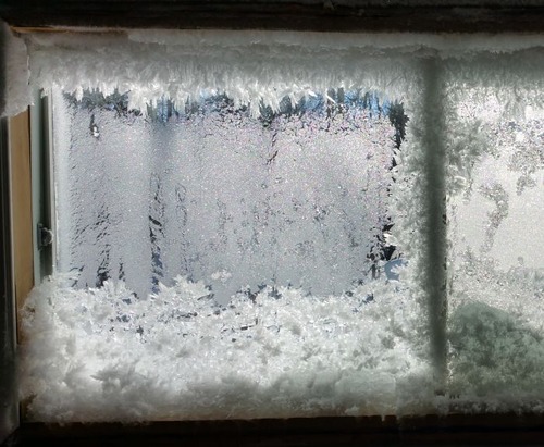 【画像】カナダの冬の室内がちょっとイカレてる・・・の画像(1枚目)