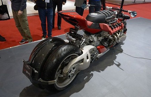 バイク?エンジン?4700ccのエンジン搭載の化け物のようなバイク!!の画像(4枚目)