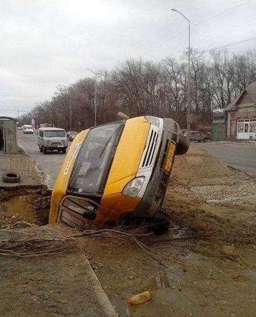 どうしてそうなった?何だか凄まじい事になっている自動車事故の画像の数々!の画像(4枚目)