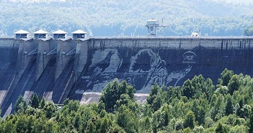 環境破壊ゼロ??ダムの壁面に高圧洗浄機で描かれたアートが凄い!!の画像(6枚目)