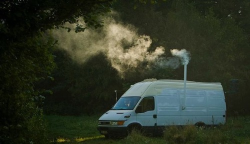 【画像】ワゴン車を木造のキャンピングカーにするカスタムが凄い!の画像(27枚目)