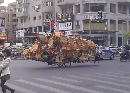 もはや職人技!?自動車やバイクで凄いものを運んでる画像の数々!!の画像(12枚目)