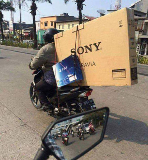 もはや職人技!?自動車やバイクで凄いものを運んでる画像の数々!!の画像(5枚目)