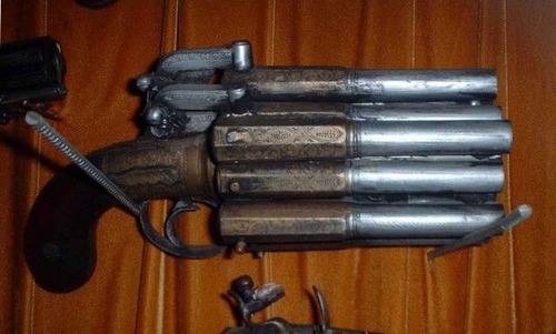 残念な改造をされた拳銃の画像(1枚目)