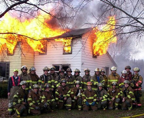 もうお手上げ!火事をバックに記念撮影してる画像の数々!!の画像(5枚目)