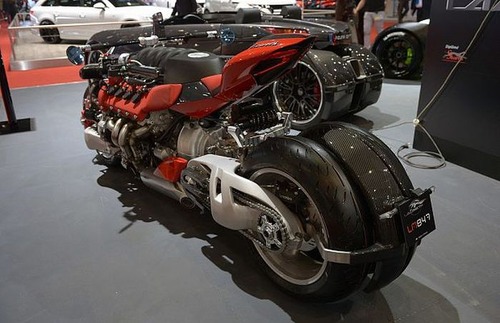 バイク?エンジン?4700ccのエンジン搭載の化け物のようなバイク!!の画像(3枚目)