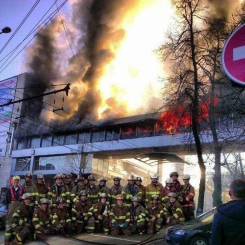 もうお手上げ!火事をバックに記念撮影してる画像の数々!!の画像(7枚目)