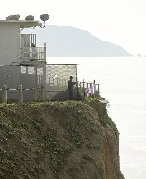 【画像】海沿いの崖が崩れて崩落中のカリフォルニアの町が怖すぎる!!の画像(10枚目)