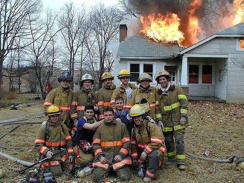 もうお手上げ!火事をバックに記念撮影してる画像の数々!!の画像(11枚目)