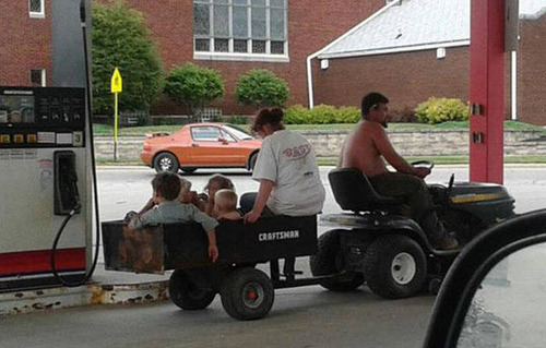 もはや職人技!?自動車やバイクで凄いものを運んでる画像の数々!!の画像(29枚目)