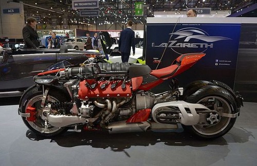 バイク?エンジン?4700ccのエンジン搭載の化け物のようなバイク!!の画像(1枚目)