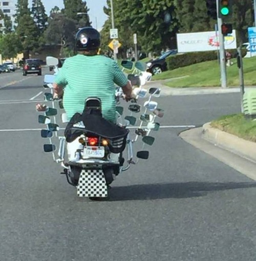 もはや職人技!?自動車やバイクで凄いものを運んでる画像の数々!!の画像(25枚目)