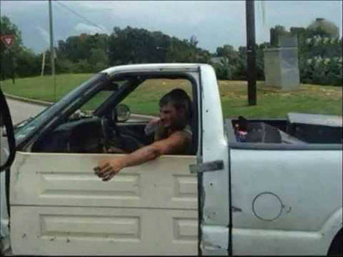 【画像】修理方法が驚異的に雑すぎて、凄いことになってる自動車の数々!!の画像(4枚目)