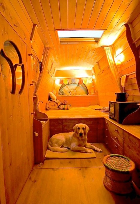 【画像】ワゴン車を木造のキャンピングカーにするカスタムが凄い!の画像(22枚目)